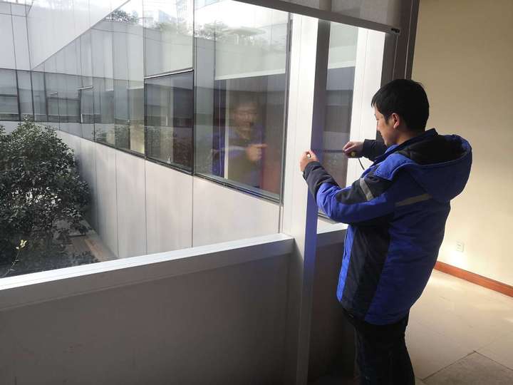 室外環(huán)境對露天幕墻檢測的影響